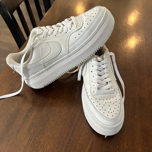 Nike white Women’s court vision Alta sneakers - Picture 5 of 7